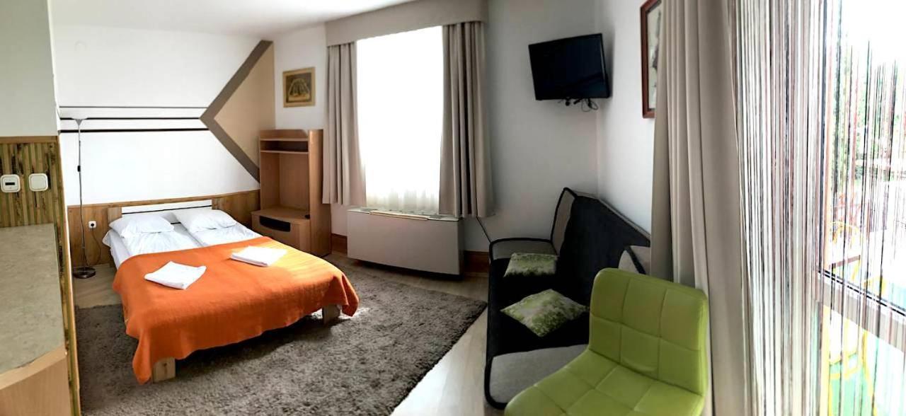 Appartement ART Éden à Hajdúszoboszló Extérieur photo