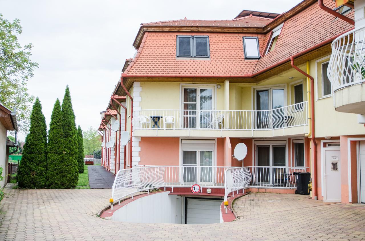 Appartement ART Éden à Hajdúszoboszló Extérieur photo